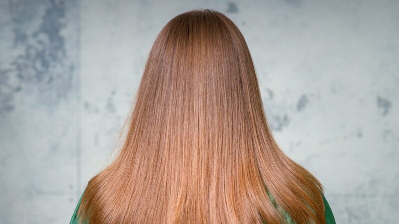 fioletowy szampon do włosów blond z salonu fryzierskiego