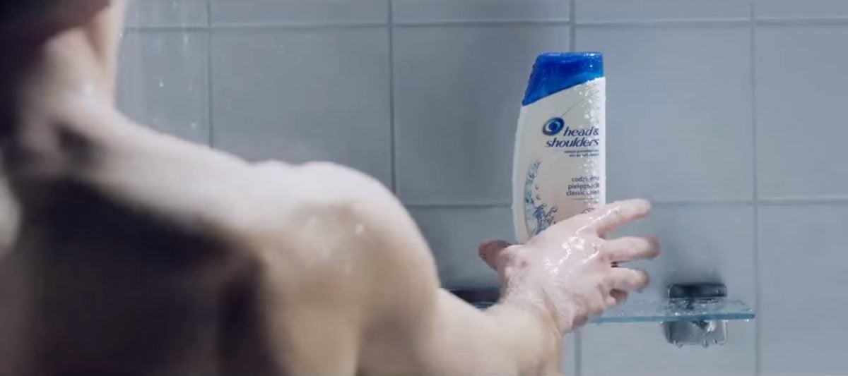szampon do włosów w reklamie z lewandowskim