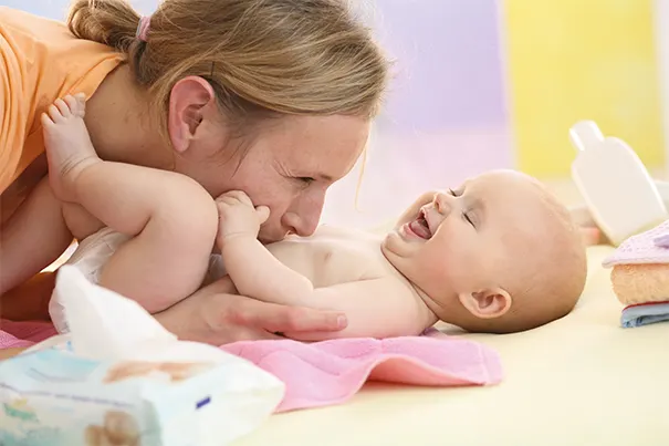 czyszczenie skórzanych chusteczkami pampers