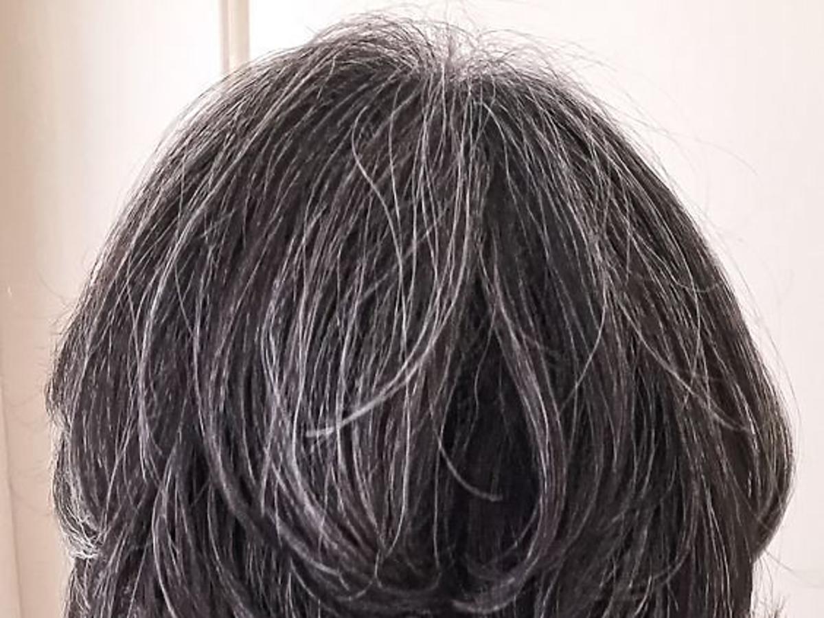 szampon koloryzujący a siwe włosy